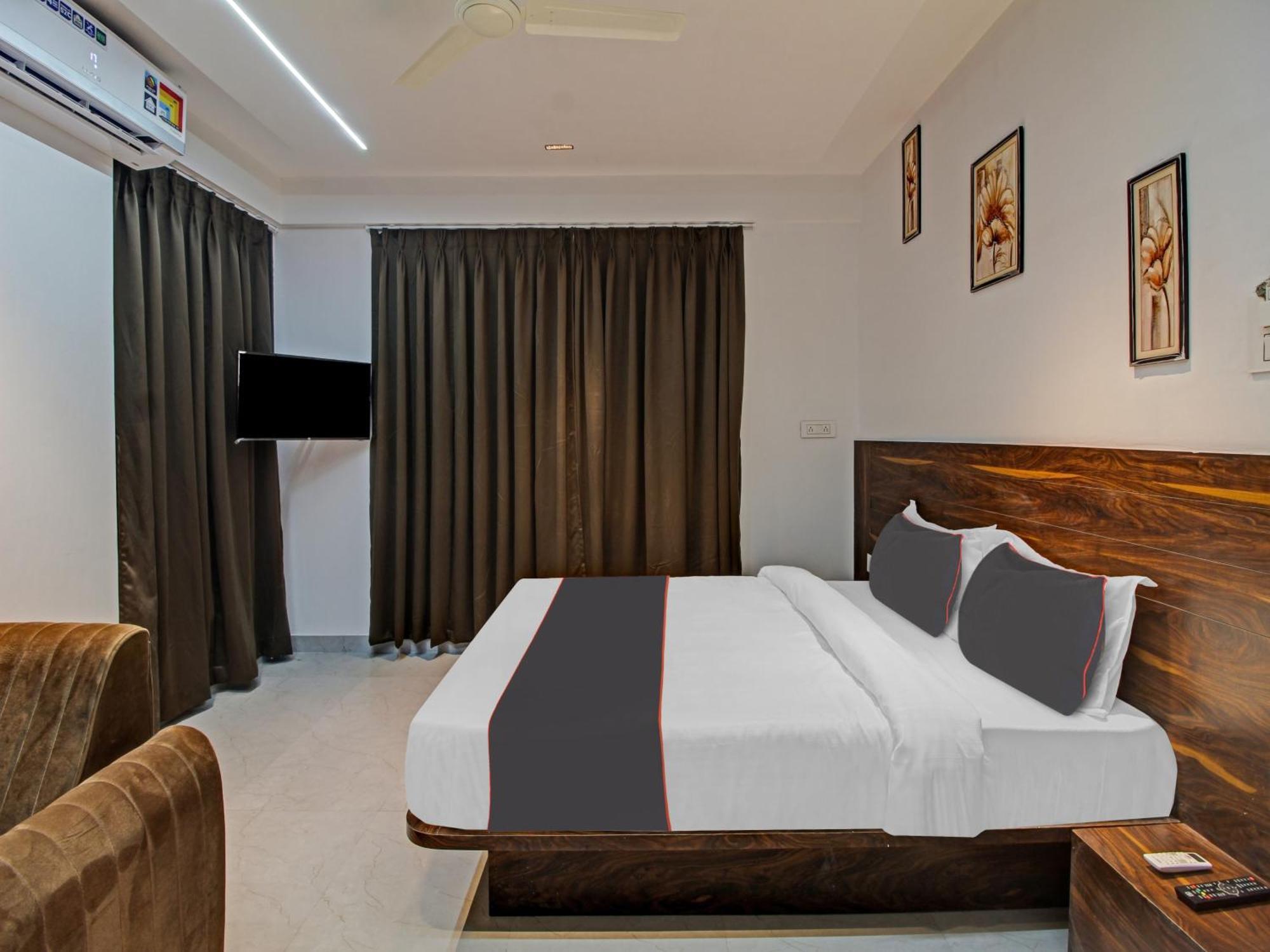 Collection O Crystal Hotel Pimpri-Chinchwad Exterior photo