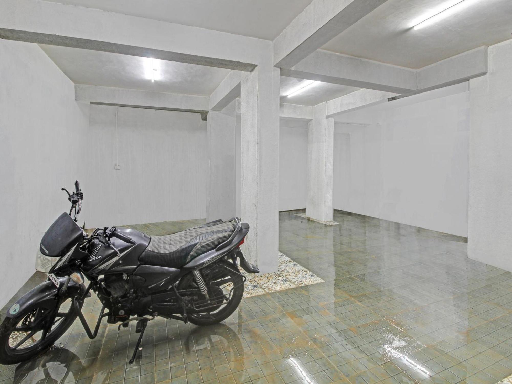 Collection O Crystal Hotel Pimpri-Chinchwad Exterior photo